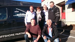 AVIOR: Øverst fra venstre. Olav Nerhus Karin Mets , Office Manager Hans Hellsten, Prosjekt Coordinator, Avior Protection AS Alex Lorentzen, Technical Supervisor Crane Foran fra venstre: Frode Abusland, Daglig Leder, Avior Kompetanse AS Tom Pedersen, Offshore Manager